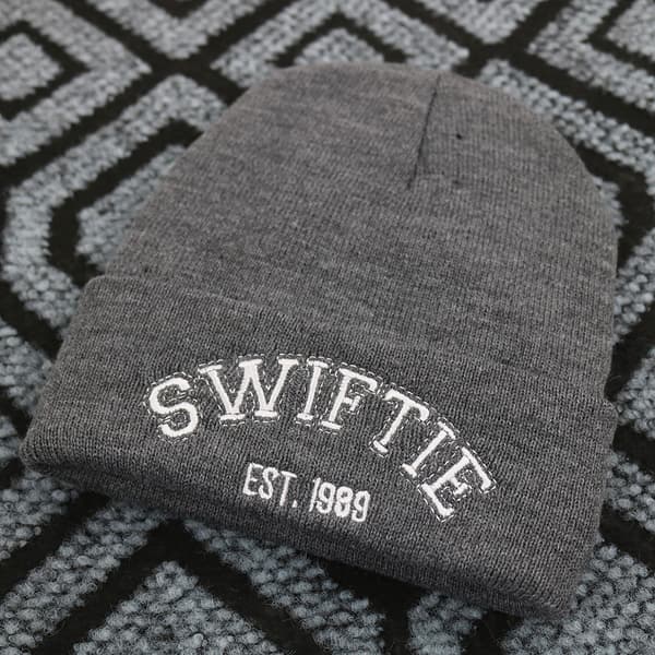 Taylor Swift Strikket Hue Monogram Uldhue Vinter Pullover - Grå