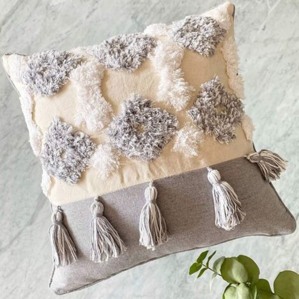 Bohemian Style vævet pudebetræk med frynser - hvid/grå, bomuld, pompom, 45x45 cm