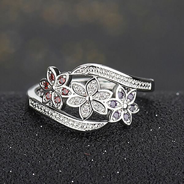 Ring Sølvbelagte Blomster Design Cubic Zirconia Innlagt skinnende mote Kvinner Ring For Bryllup Silver US 8