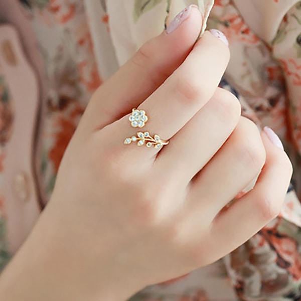 Graceful Flower Branch Rhinestone Justerbar Öppna Finger Ring Kvinnor Smycken Present Golden