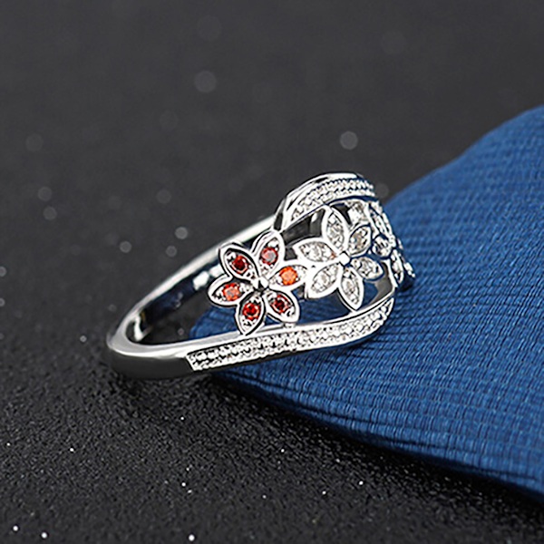 Ring Sølvbelagte Blomster Design Cubic Zirconia Innlagt skinnende mote Kvinner Ring For Bryllup Silver US 8