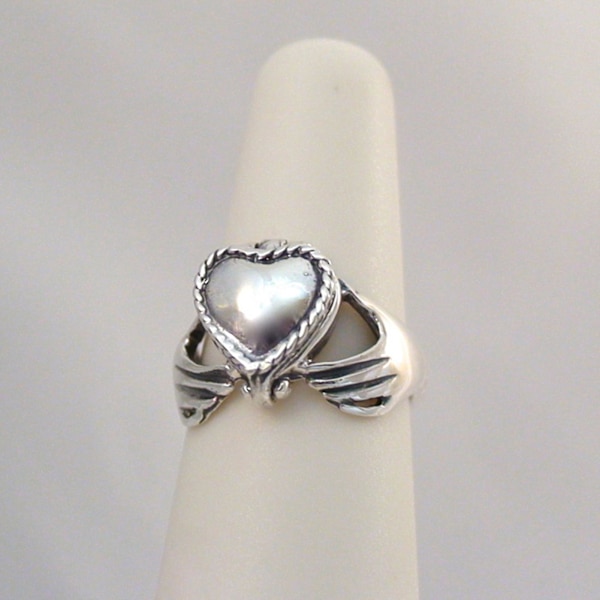 Kvinnerring holder et hjerte som kan åpnes Tilbehør Mote Utseende Bright Luster Fingerring til bryllup Golden US 11