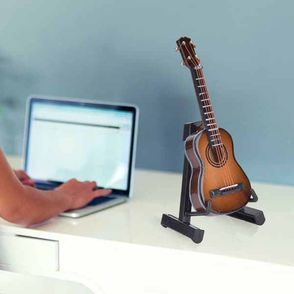 Miniatyr Klassisk Gitarr Modell Mini Trägitarr Skrivbordsdekoration Prydnad Kaffe