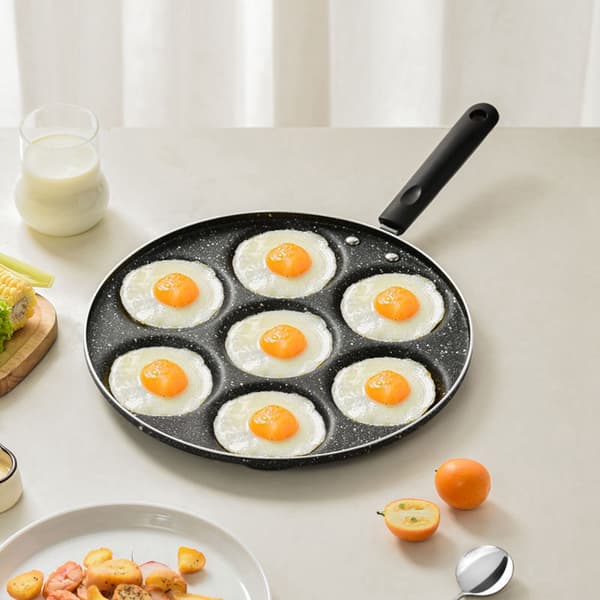 Non-stick stekepanne med 7 hull for perfekte stekte egg og burgere