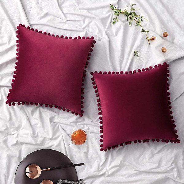 Paket med 2 Sammets-kuddfodral Pompom Dekorativa örngott Solida mjuka kuddfodral Med Poms Fyrkantig För Soffa Soffa Sovrum Bil 18x18tum Da 20 x20 Wine Red