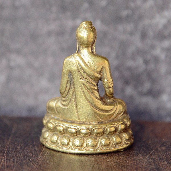 Bärbar Buddhafigur Fint utförande Mässing Sakyamuni Form Realistisk Buddhaskulptur för hem