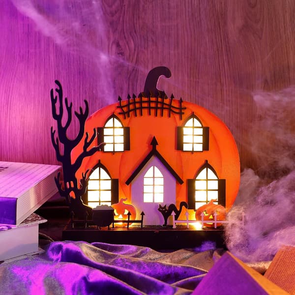 Halloween-puukoristeet valolla