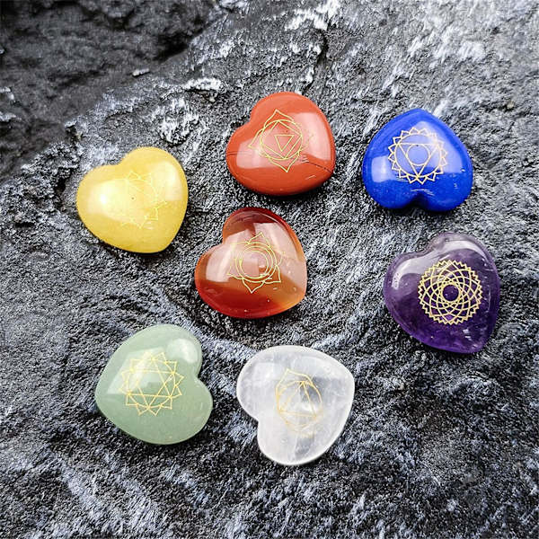 1 set natursten iögonfallande handgjorda Vibrant Creative 7 Chakra Hjärtformad Fake Jade för present