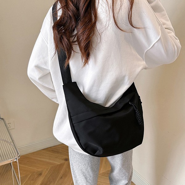 Stor Sort Nylon Skuldertaske med Justerbar Rem og Lynlåslukning til Hverdagsbrug