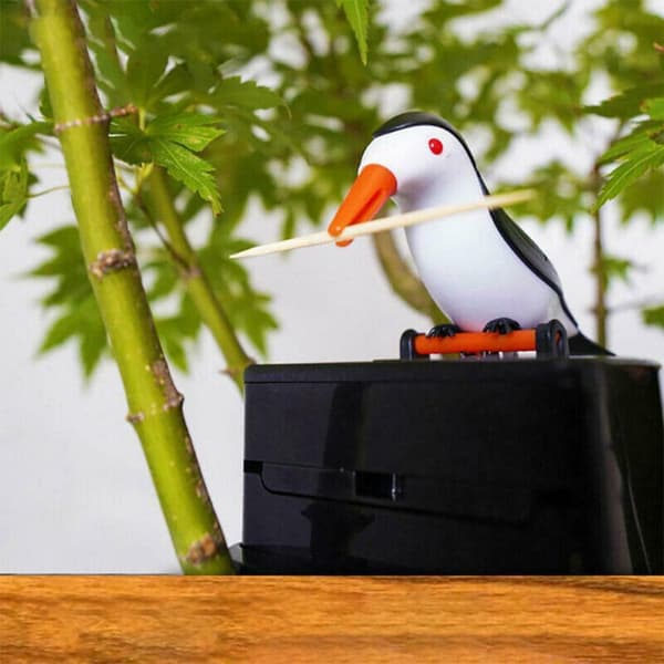 Automatisk tandpetare dispenser med hackspettsdesign