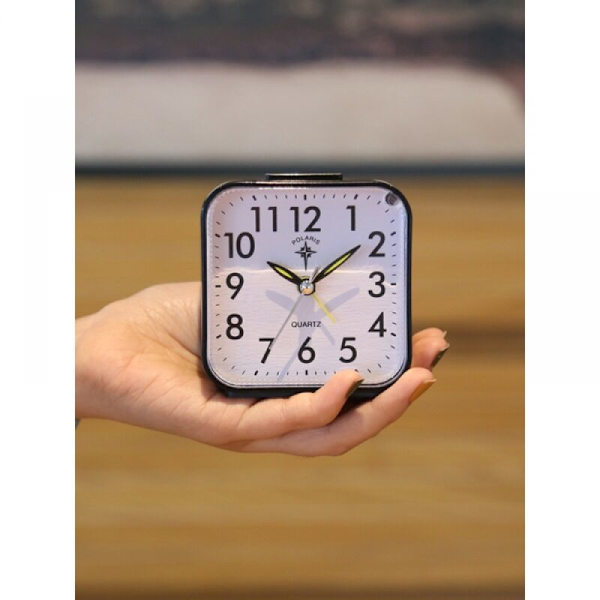 Liten 8 cm svart analog väckarklocka Batteridriven, Tyst, Light On Demand & Snooze, Beep, Soft Wake Up, Alarm Clock