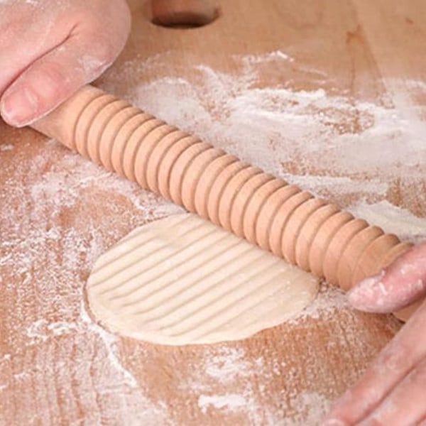 Klassisk trækagerulle Traditionelt håndværk lavet trækagerulle til fremstilling af pizzatrådformet kagebolle