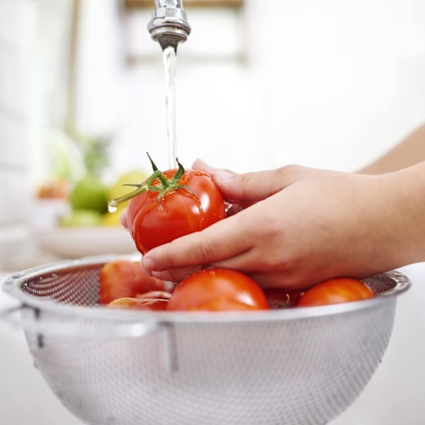 22,5 cm Mikroreikäinen Siivilä – Premium-Tasoinen Ruostumaton Teräs Suurilla Kahvoilla ja Pohjalla – Raskaankaltainen Siivilä Nuudeleille ja Pastalle, V Silver 22.5cm Colander