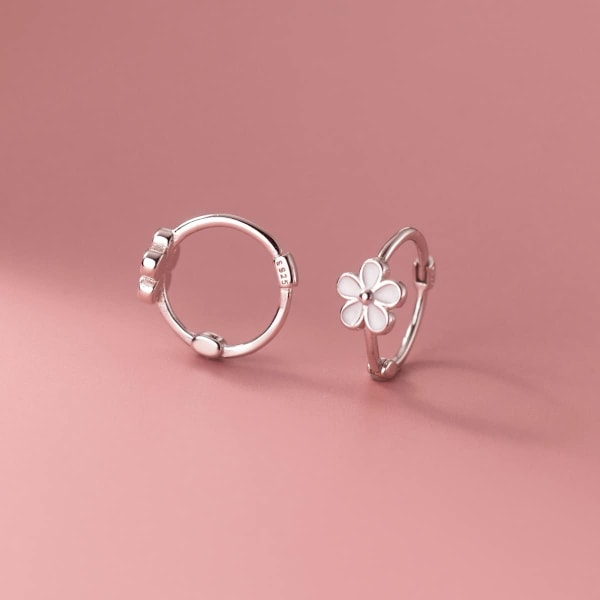 Solide 925 Sterling Sølv Daisy Hoop Øredobber Huggies for Kvinner Jenter Små Hvite Blomster Hoop Øredobber Brusk Helix Øredobber ASilver