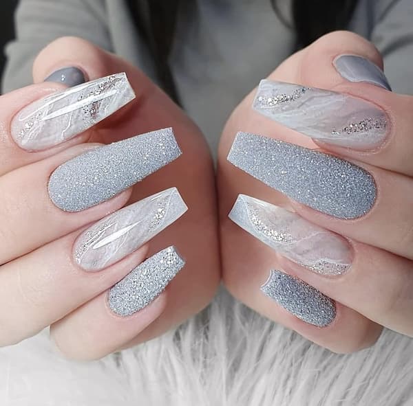 Harmaat glitter-irtokynnet, pitkät arkunkynnet, akryyliset gradientti-tekokynnet, marmoriset täysin peittävät liimakynnet