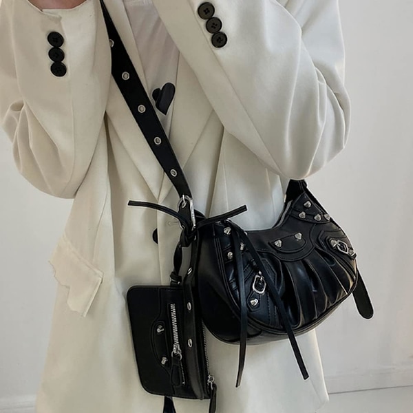 Damväska i PU-läder med nitar, axelremsväska, messenger-väska, goth-stil, justerbar rem Black