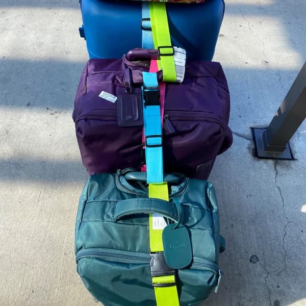 4-pack bagageremmar, justerbara bagageremsanslutningar (för handbagage), för att säkra resväskor.