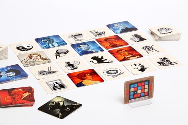 Codenames Image Party -lautapeli korttipeli