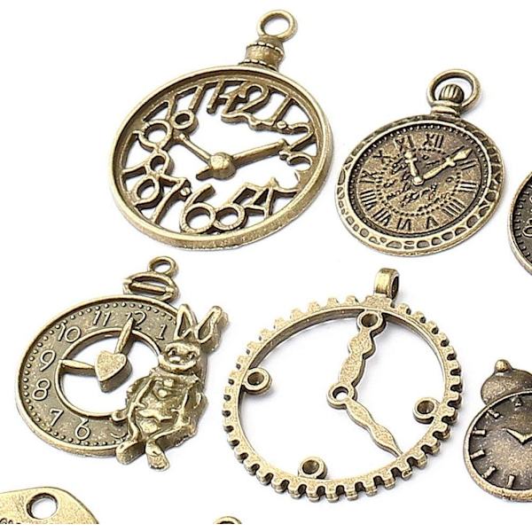 18 kpl/setti kello riipus charmeja, monivärinen sekoitettu antiikkinen pronssi kello hammaspyörä charmeja Steampunk kello riipus DIY korujen valmistus tarvikkeet