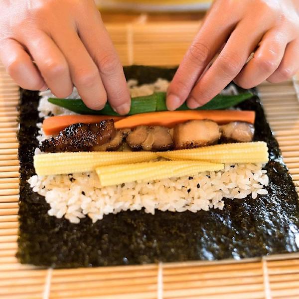 Sushi-tekojen aloittelijasarja, sisältää sushi-rullatyynyt, nori-levyt, riisi-bambuverhon
