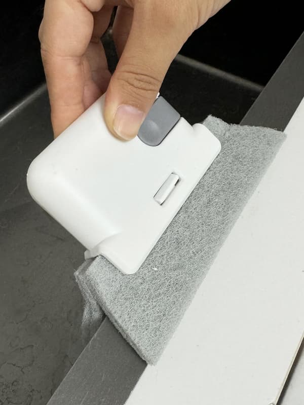 2-in-1-puhdistusharja rakoihin – kahvalla, harmaa