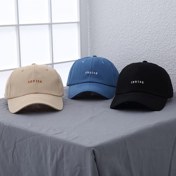 Bokstavsbroderad hatt justerbar baseballkeps White