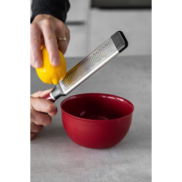 d Core Fine Etched Grater, Empire Red, 12,4 tommer, Rustfrit Rustfrit Stål, KAG321OHERE, DX261 Fine Grater Tin Opener