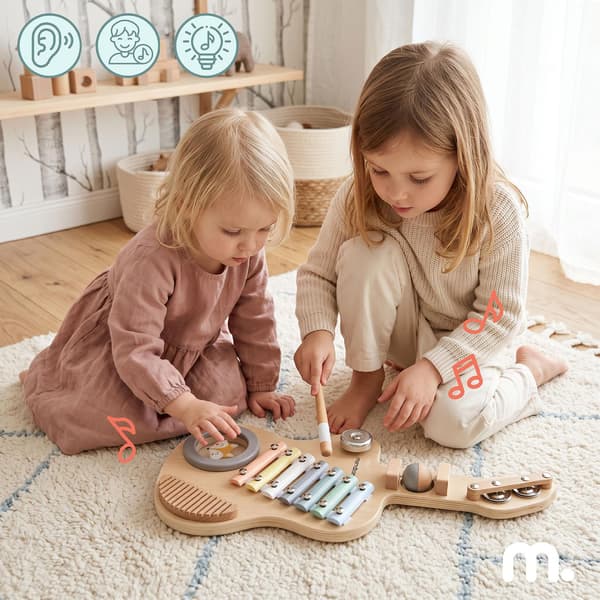 Mamabrum sensorisk gitarr i trä med xylofon, trumma och bjällror