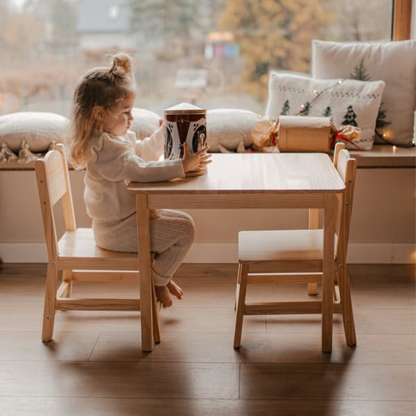 Børnesæt i træ med bord og 2 stole – Mamabrum