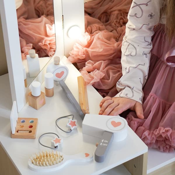 Børne toiletbord i træ med stol, tilbehør og LED-belysning