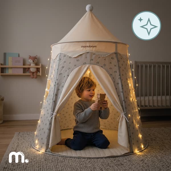 Mamabrum legetelt som slot med måtte og LED-lys, bladmønster
