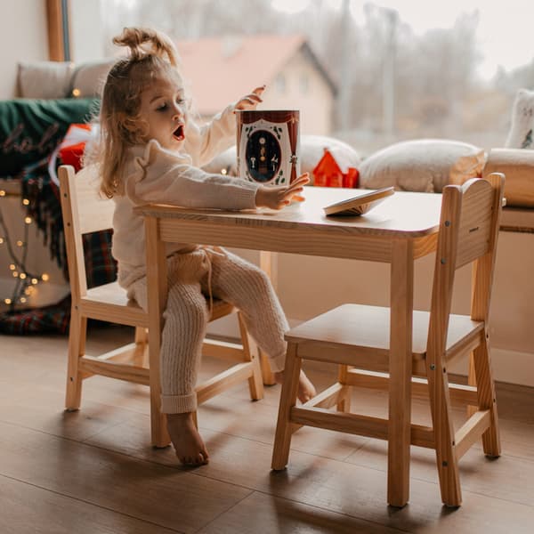Børnesæt i træ med bord og 2 stole – Mamabrum