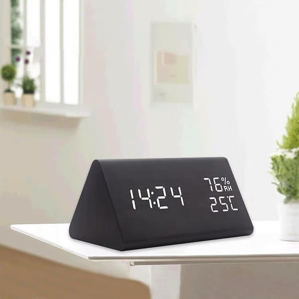 Multifunktionell röststyrd väckarklocka, energibesparande ABS-bordsklocka med tydlig LED-display för hemmets sovrum
