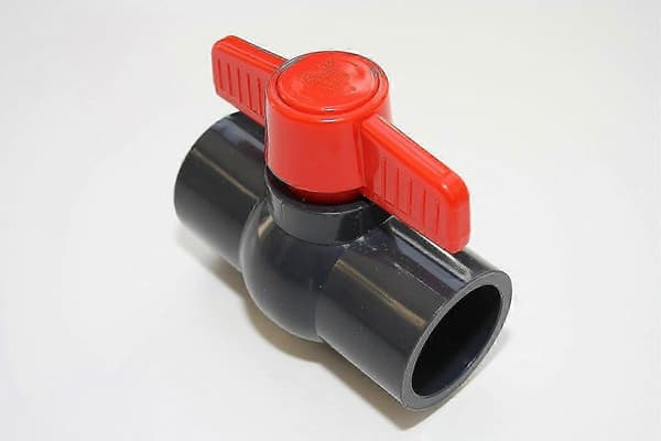 Kulventil 32 mm med 2 limbara PVC-hylsor, 10 Bar