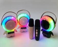 Trådlös karaokemaskin med Bluetooth-högtalare + 2 mikrofoner, bärbart LED-partysystem