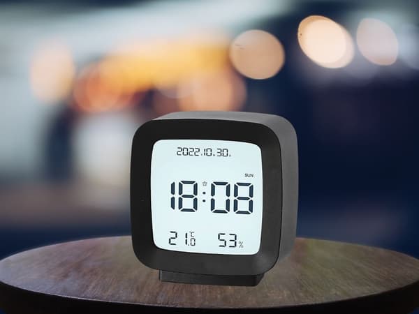 Vækkeur med dato, temperatur og luftfugtighed, LCD-display, snooze-funktion, sort Black