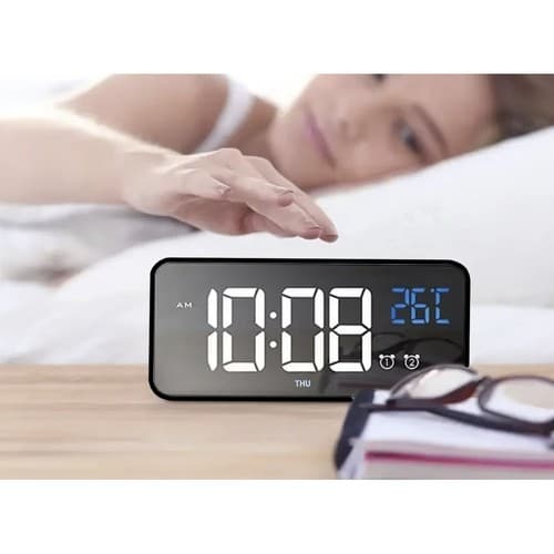 Digital vekkerklokke med Bluetooth, termometer, musikk, LED-skjerm, slumrefunksjon, lydaktivert