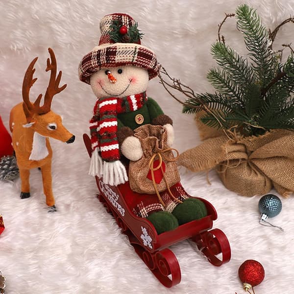 Julebordpynt med julemand og elg i kane, festlig julepynt til stuen Snowman