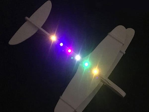 Svævefly af polystyrenskum, USB LED, flyvende legetøj til børn indendørs og udendørs