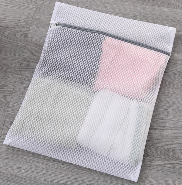 Hvite vaskeposer i netting med glidelås, 5-delt sett for delikate plagg, polyester