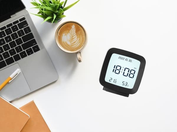 Vækkeur med dato, temperatur og luftfugtighed, LCD-display, snooze-funktion, sort Black