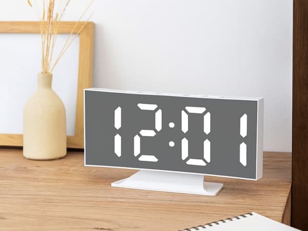 Digital LED Vekkerklokke med Speildisplay, USB, Hvit, Termometer