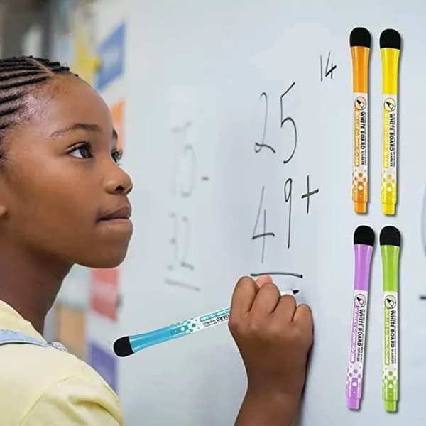 8-pack whiteboardpennor, fin spets, magnetiska, med suddgummi