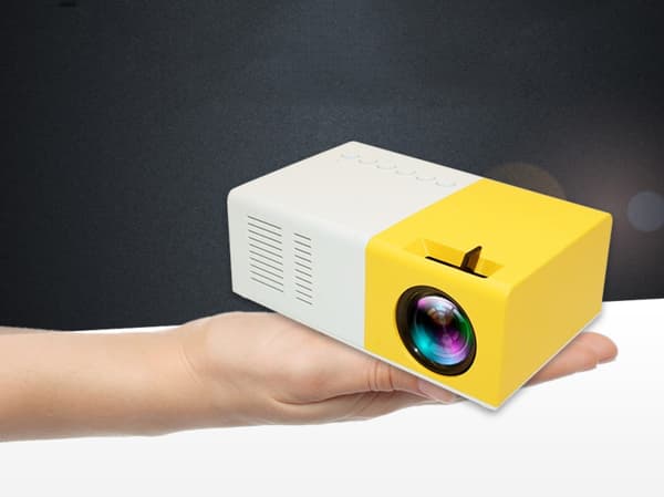 Mini bärbar projektor, vit/gul, 320x240, LED, HDMI, AV, SD, hemmabio