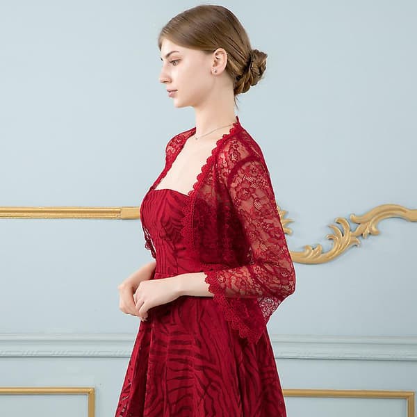 Bröllopsklänning i spets med bolero-överdel WINERED