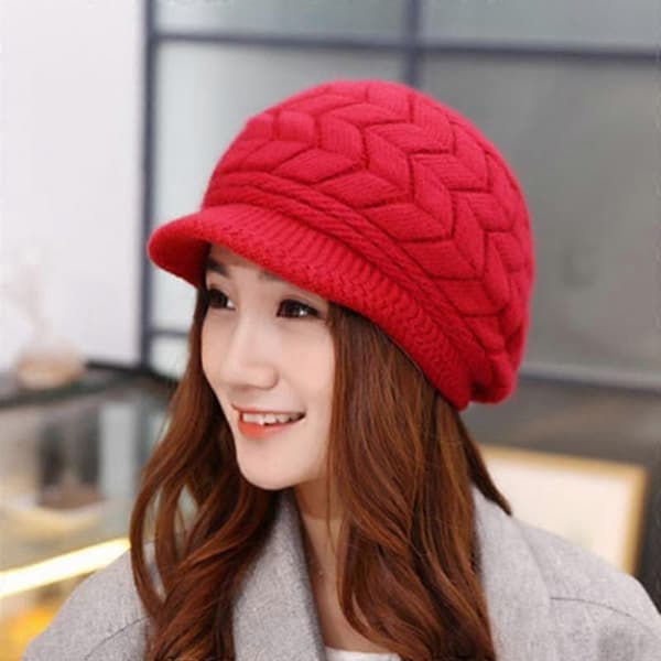 Virkmössa för kvinnor, stickad fleece Baker Boy Peaked Beanie Vintermössa Red