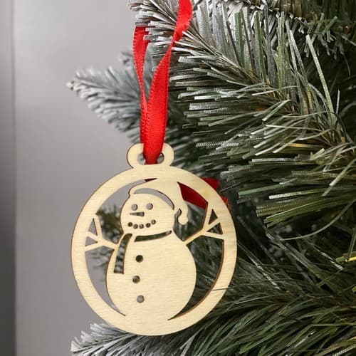 36-pakning juletrepynt i tre, 5,5 cm, brun/beige, bruddsikker, 6 design
