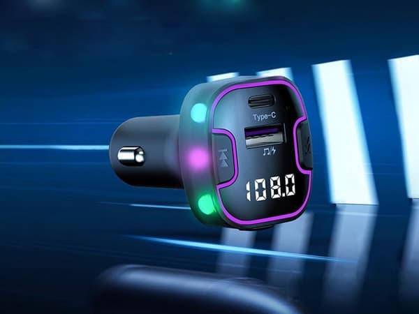 Bluetooth FM-lähetin autoon, 3 USB- ja Type-C-porttia, handsfree-puhelut, pikalataus