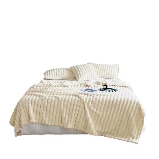 Mykt pustende beige teppe 150x200cm, sofapledd til stuen