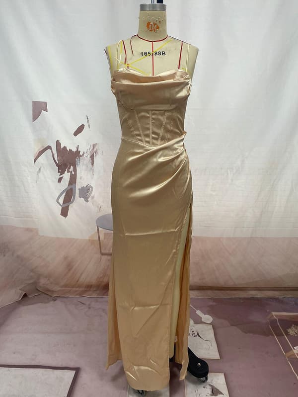 Dam V-ringad Aftonklänning i Satin med Hög Slits YELLOW L